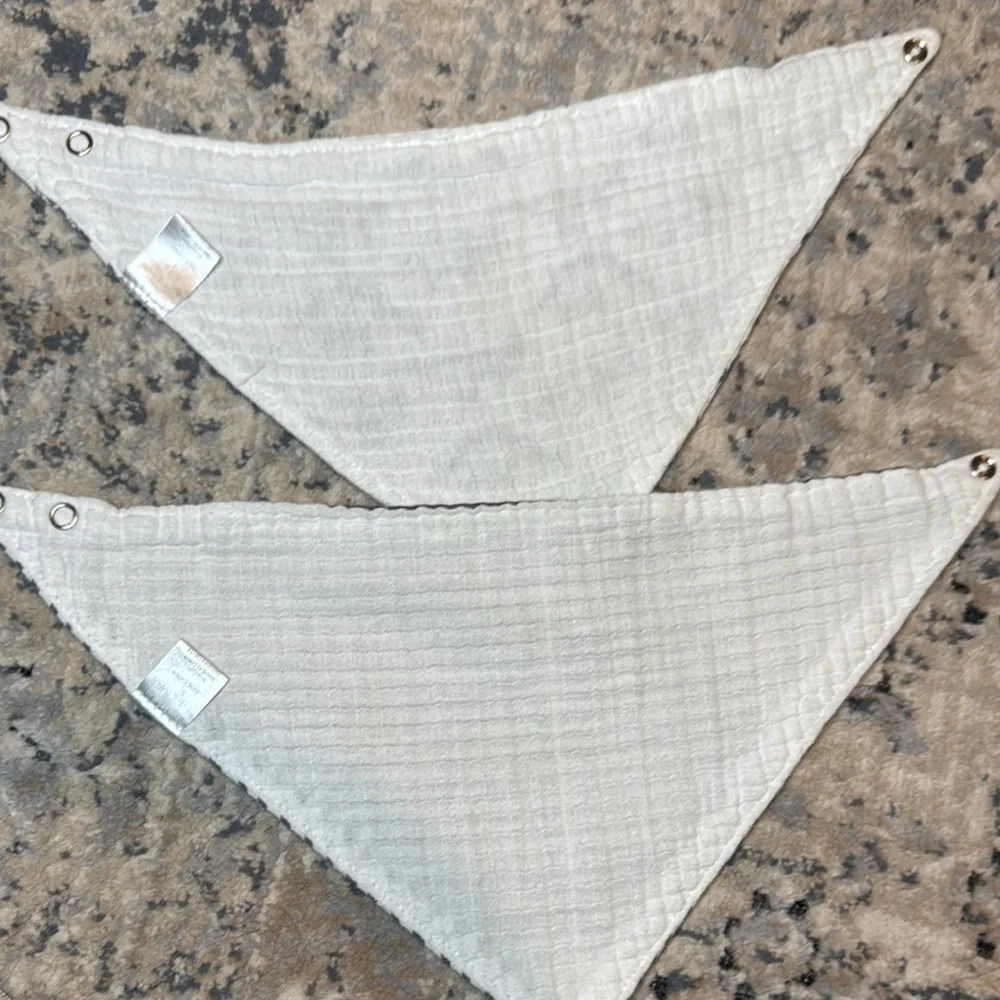 White and grey muslin Bibs Set with Dinosaur and Stripe Patterns